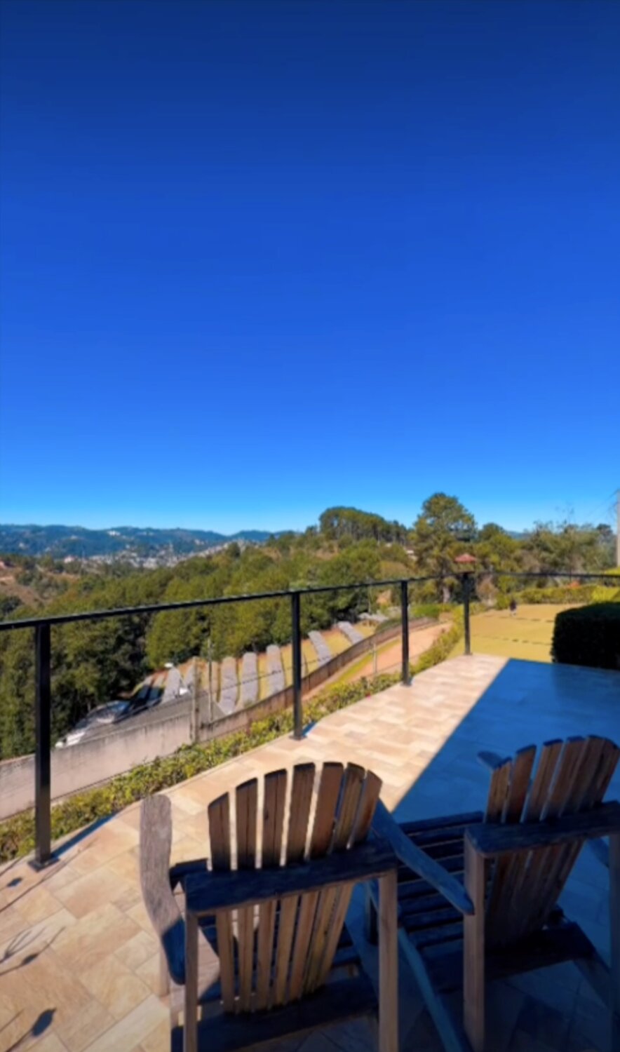 Deck com vista da serra